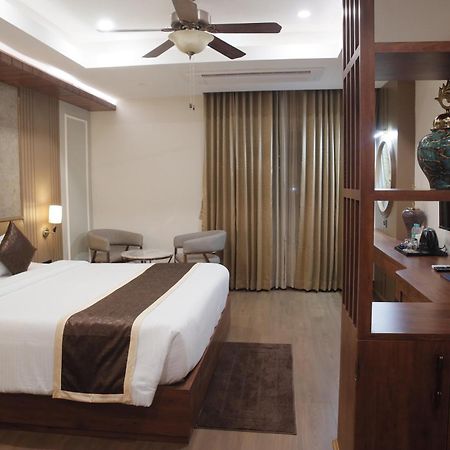 Heavens Garden Empire Hotel กูวาฮาติ ภายนอก รูปภาพ