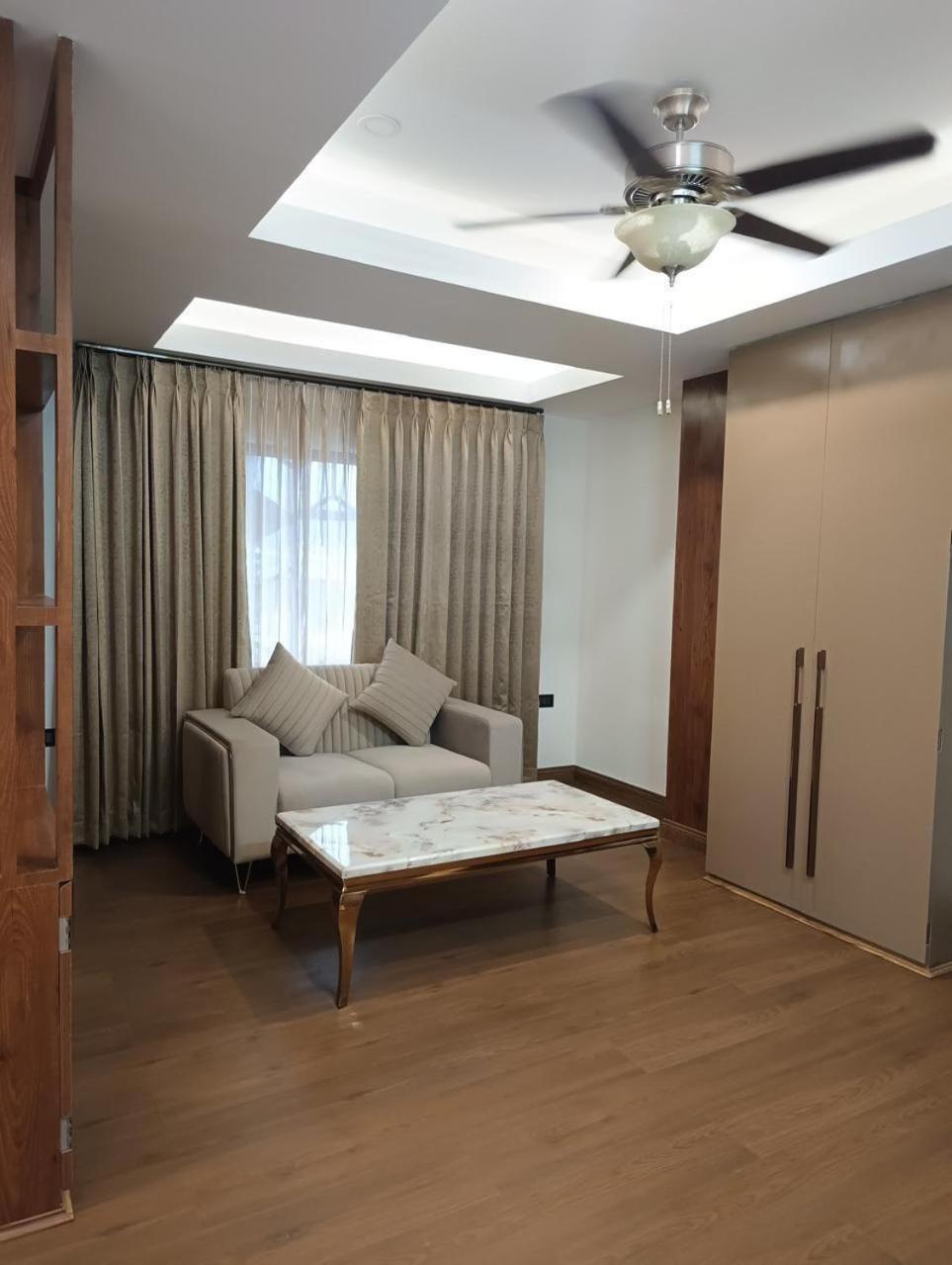 Heavens Garden Empire Hotel กูวาฮาติ ภายนอก รูปภาพ