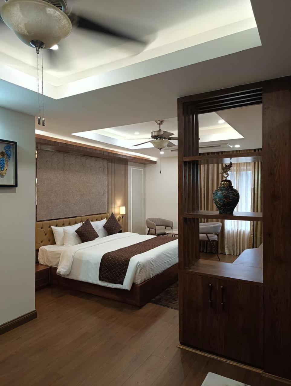 Heavens Garden Empire Hotel กูวาฮาติ ภายนอก รูปภาพ
