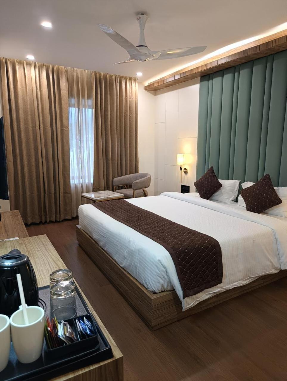 Heavens Garden Empire Hotel กูวาฮาติ ภายนอก รูปภาพ