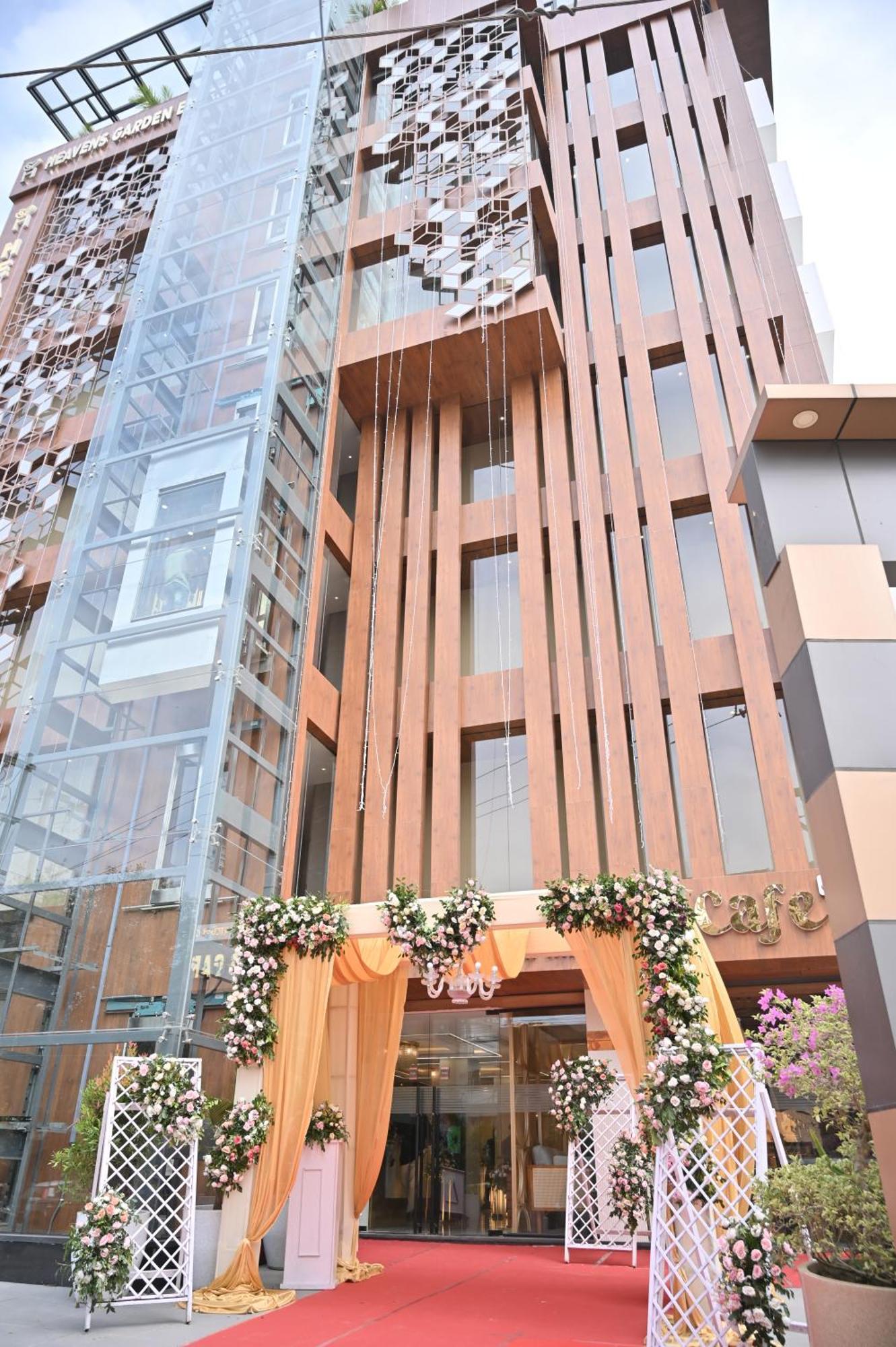 Heavens Garden Empire Hotel กูวาฮาติ ภายนอก รูปภาพ