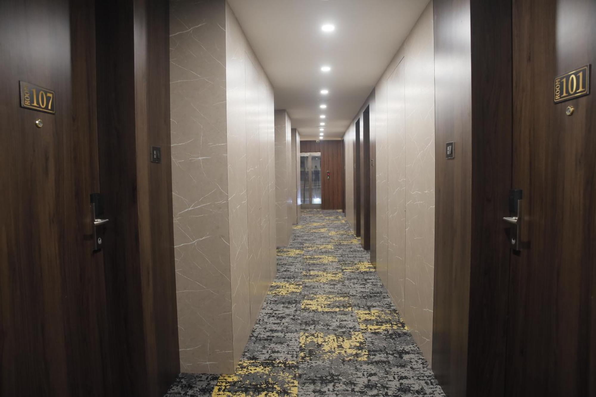 Heavens Garden Empire Hotel กูวาฮาติ ภายนอก รูปภาพ