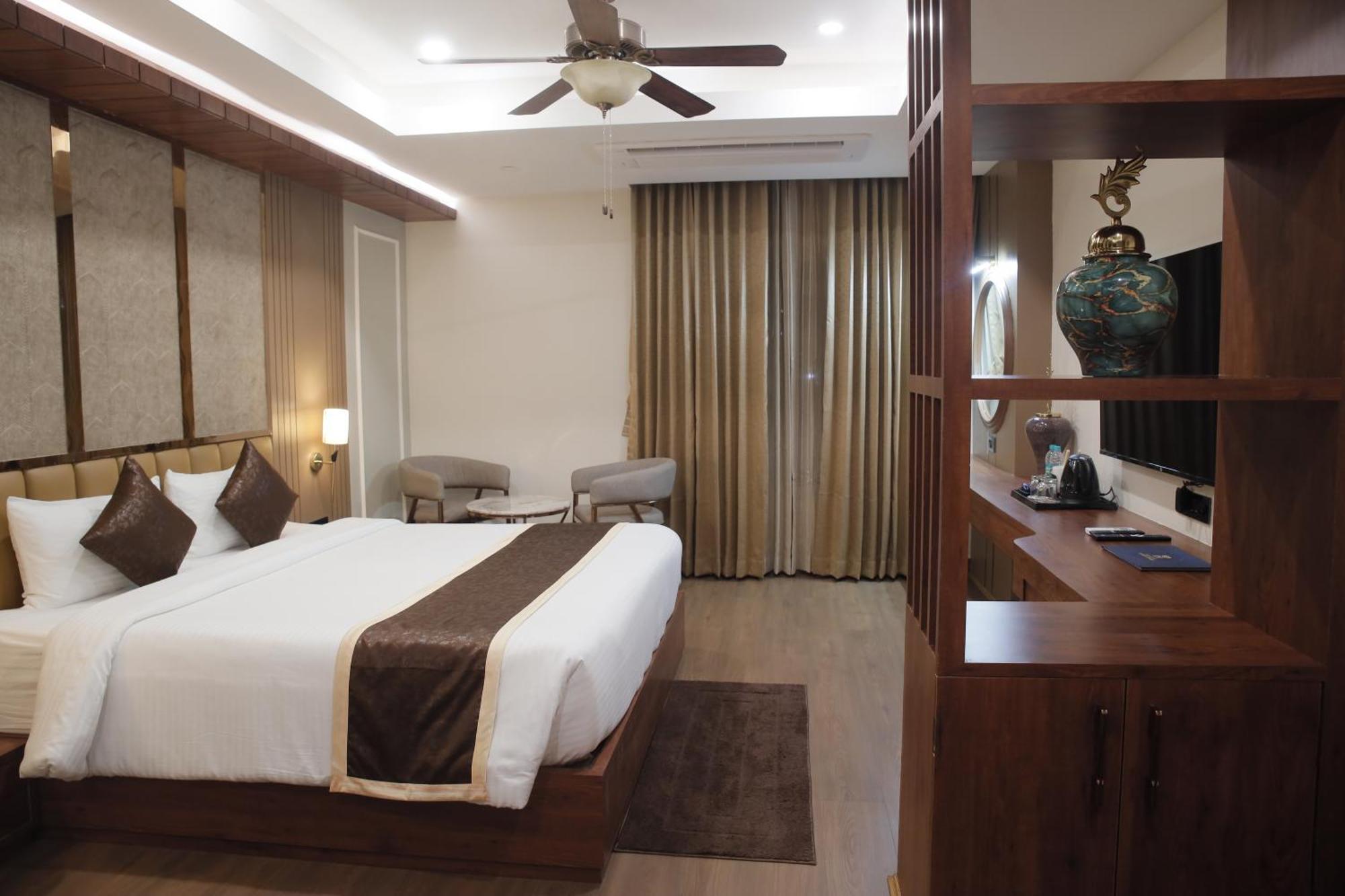 Heavens Garden Empire Hotel กูวาฮาติ ภายนอก รูปภาพ